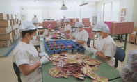 TAHEEBO JAPAN（製造商）工廠內的驗貨與包裝作業
